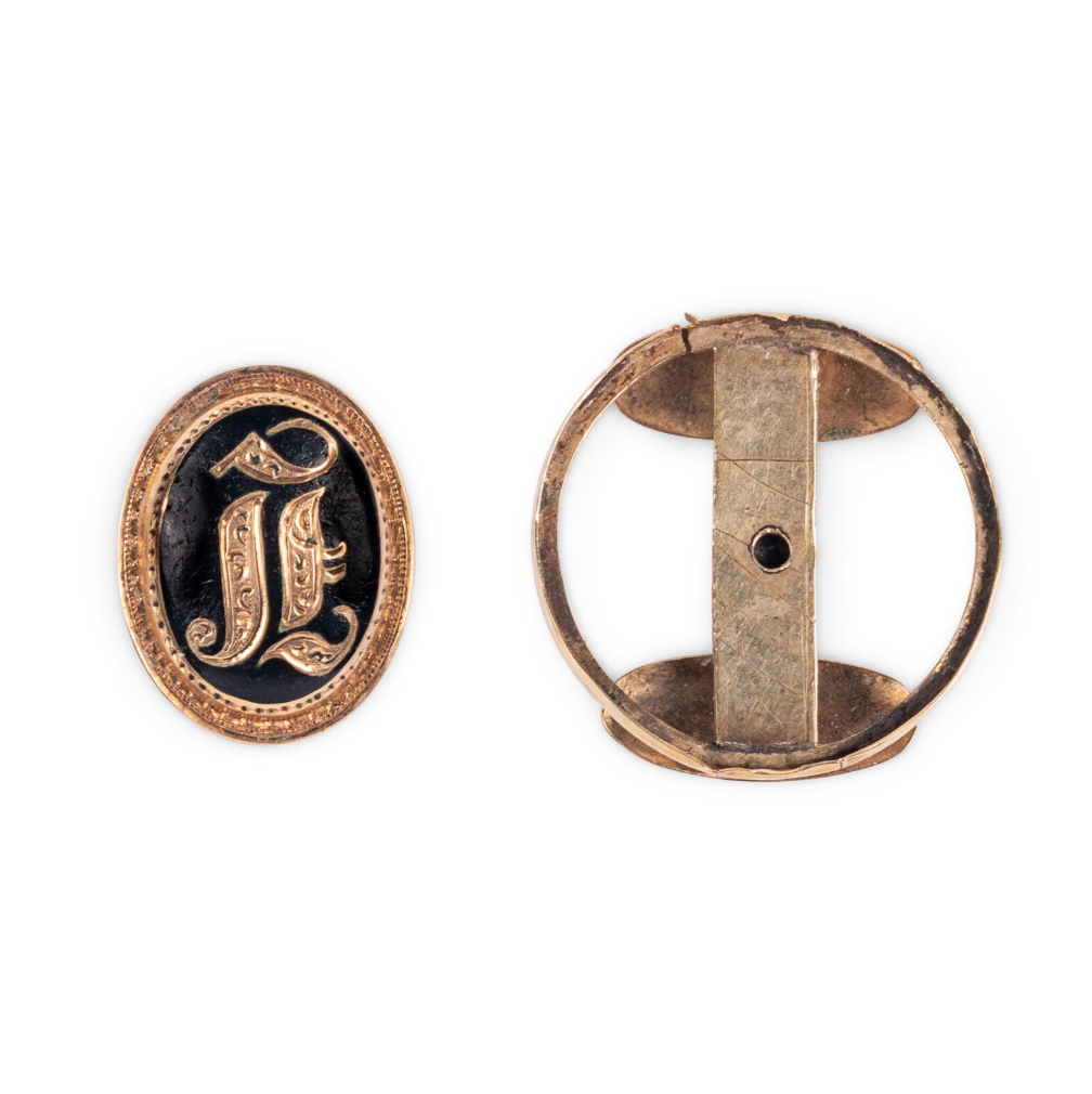 A cuff button worn by President Abraham Lincoln